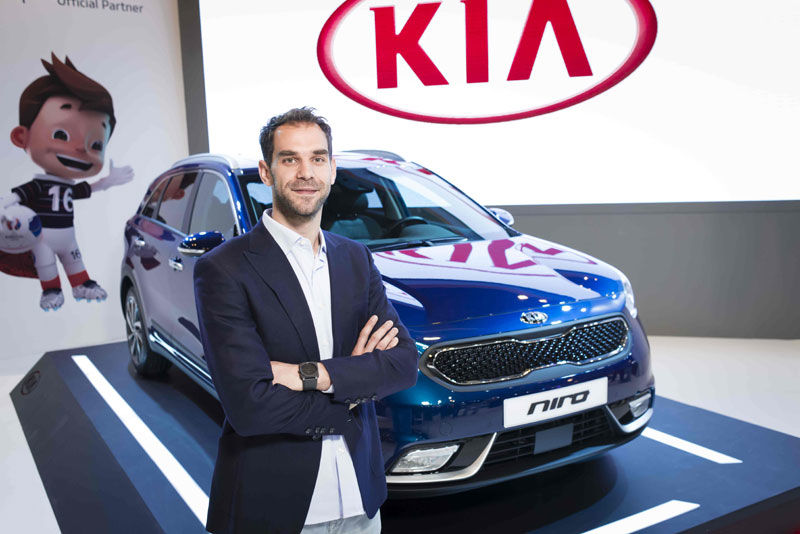 José Manuel Calderón desvela el nuevo Kia Niro en el Madrid Auto 2016 José Manuel Calderón desvela el nuevo Kia Niro en el Madrid Auto 2016