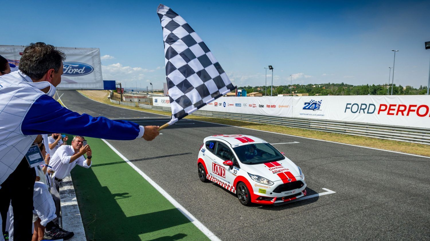 La Fundación AFEM triunfa en las 24 Horas Ford 2016 La Fundación AFEM triunfa en las 24 Horas Ford 2016