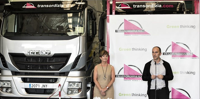 El primer camión de gas natural en cruzar Europa es un Iveco Nuevo Stralis de la empresa Transordizia El primer camión de gas natural en cruzar Europa es un Iveco Nuevo Stralis de la empresa Transordizia