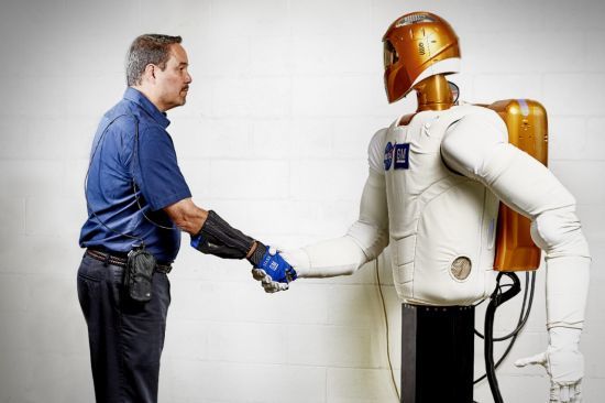 General Motors y la NASA crean un guante robótico que multiplica la fuerza de agarre General Motors y la NASA crean un guante robótico que multiplica la fuerza de agarre