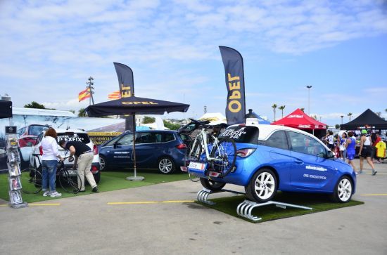 Opel con su sistema FlexFix vehículo oficial del Valencia Triatlón Opel con su sistema FlexFix vehículo oficial del Valencia Triatlón
