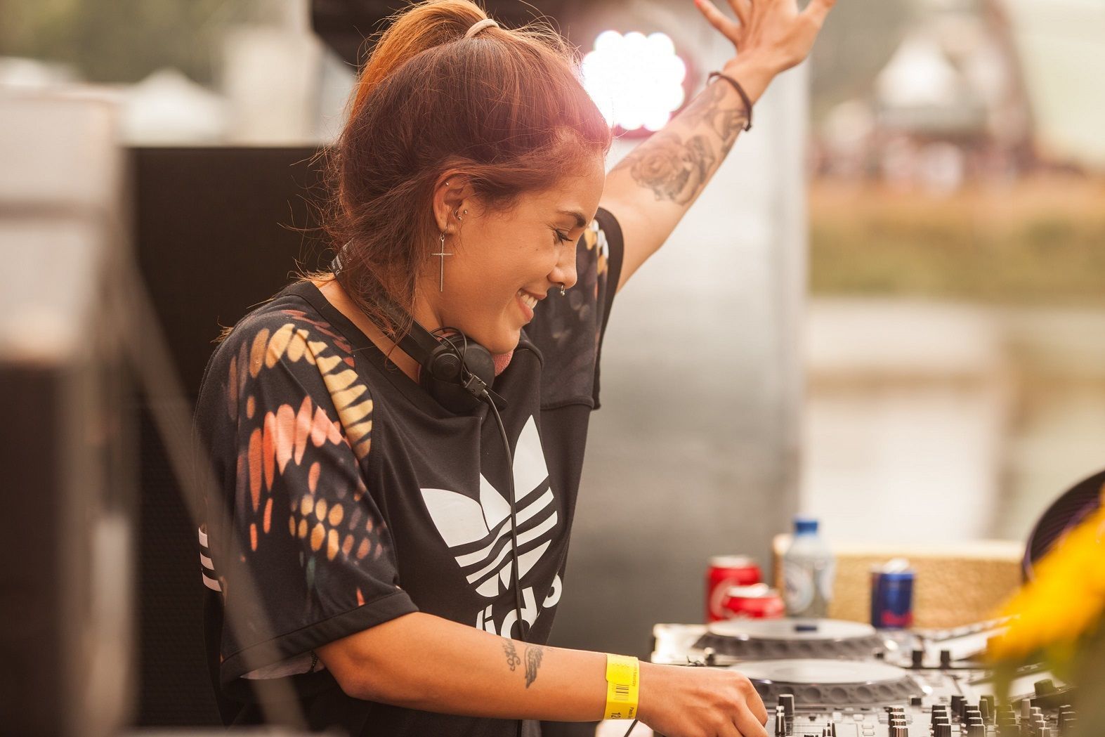 PAULA SERRA DEBUTA EN TOMORROWLAND CON MAZDA PAULA SERRA DEBUTA EN TOMORROWLAND CON MAZDA