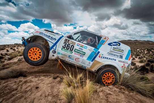 CRISTINA GUTIÉRREZ, LA PRIMERA MUJER ESPAÑOLA QUE CRUZA LA META DEL DAKAR A BORDO DE SU MITSUBISHI MONTERO CRISTINA GUTIÉRREZ, LA PRIMERA MUJER ESPAÑOLA QUE CRUZA LA META DEL DAKAR A BORDO DE SU MITSUBISHI MONTERO