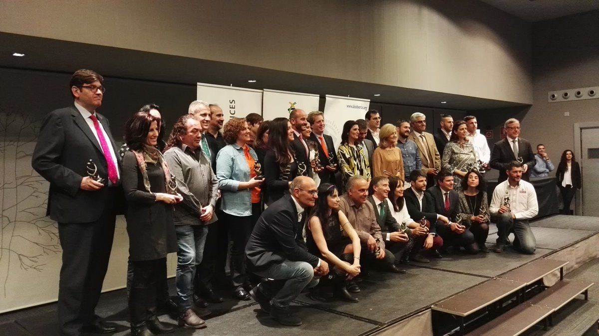 Kia Motors Iberia recibe el premio a la mejor práctica en RSC en la V Edición de los Premios FUNDAL Kia Motors Iberia recibe el premio a la mejor práctica en RSC en la V Edición de los Premios FUNDAL