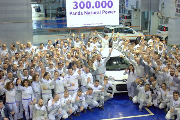 Récord: el Fiat Panda Natural Power 300.000 sale de la planta de Pomigliano Récord: el Fiat Panda Natural Power 300.000 sale de la planta de Pomigliano
