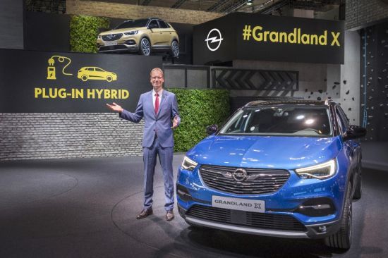 El presidente y consejero delegado de Opel anuncia el primer híbrido enchufable de la marca en la IAA El presidente y consejero delegado de Opel anuncia el primer híbrido enchufable de la marca en la IAA