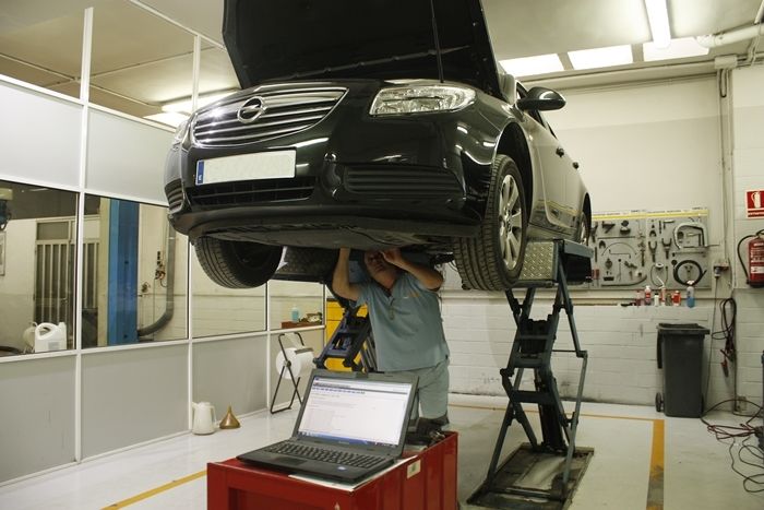 Un buen mantenimiento del coche te hace ahorrar dinero Un buen mantenimiento del coche te hace ahorrar dinero