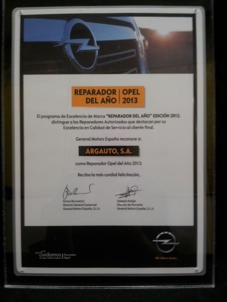 Detalle del galardón "Argauto, Reparador del año 2013" Detalle del galardón "Argauto, Reparador del año 2013"