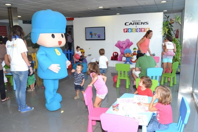 Pocoyó vino a Talleres Gallego en su nuevo KIA Carens Pocoyó vino a Talleres Gallego en su nuevo KIA Carens