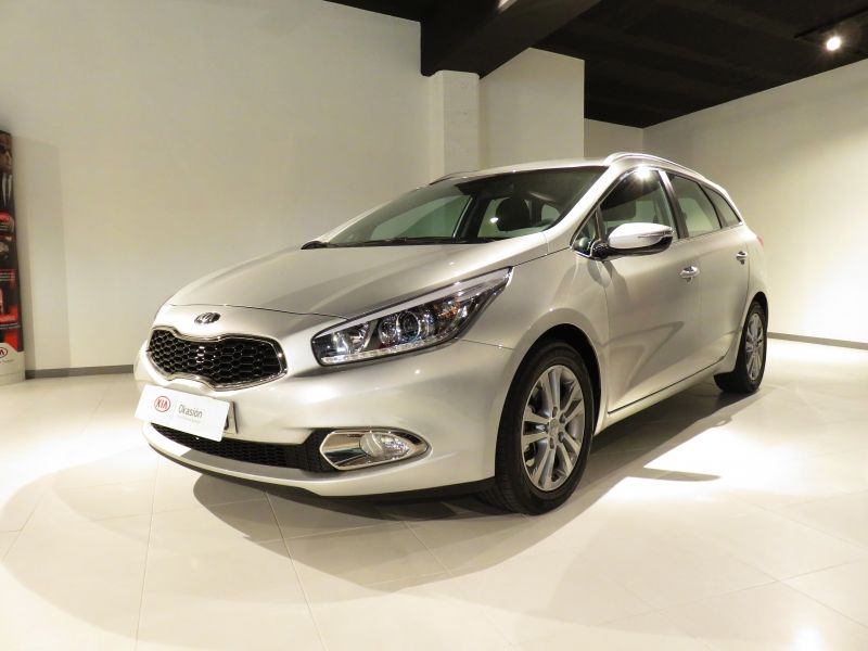 Kia Cee'd Sportswagon 1.6 CRDi Drive 128 CV por 15.300€* Kia Cee'd Sportswagon 1.6 CRDi Drive 128 CV por 15.300€*