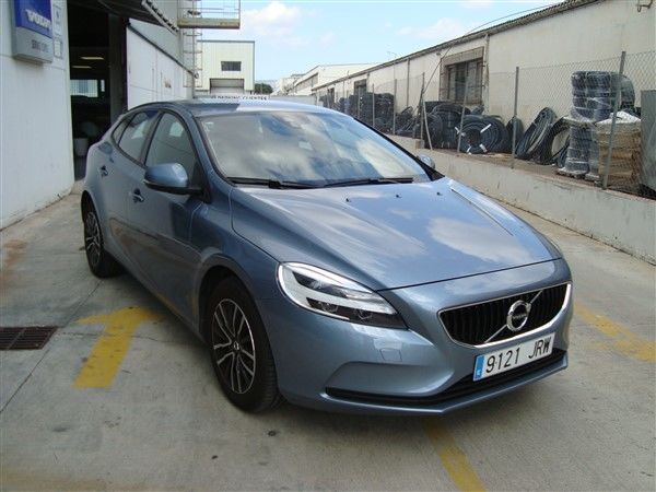 Volvo V40 D2 Momentum 9121JRW Volvo V40 D2 Momentum 9121JRW