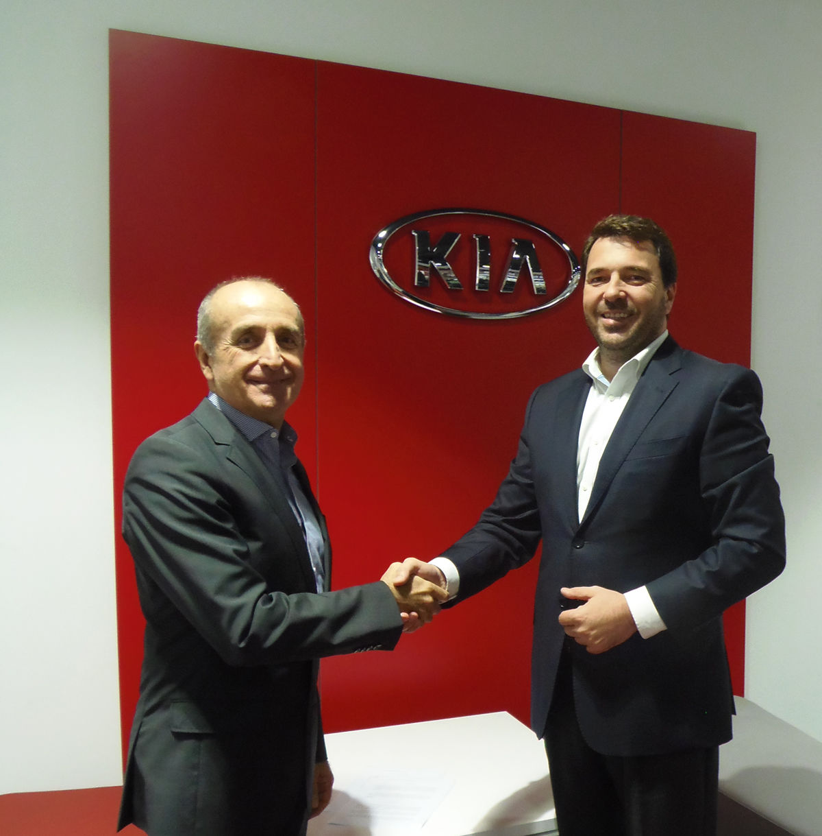 KIA, COCHE OFICIAL DE LA ZURICH MARATÓ DE BARCELONA KIA, COCHE OFICIAL DE LA ZURICH MARATÓ DE BARCELONA