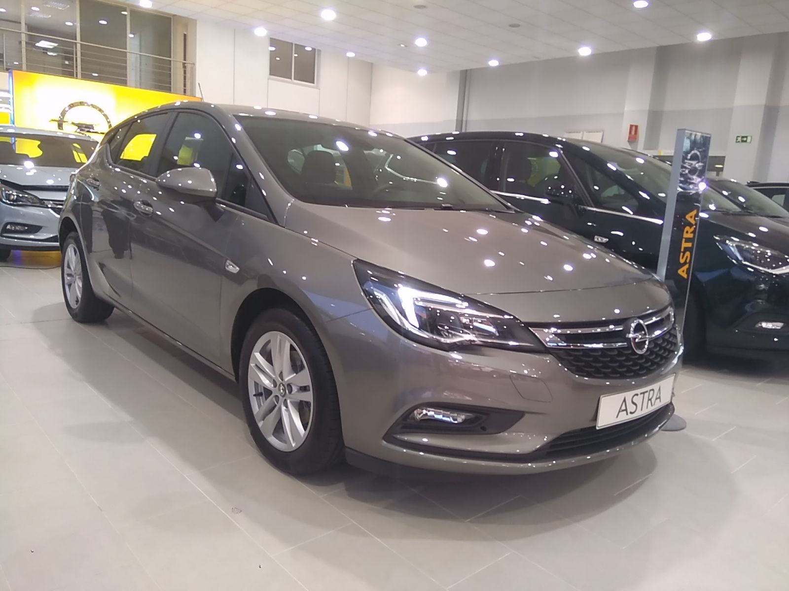 NUEVO ASTRA 5P 1.4 TURBO 125CV SELECTIVE - AHORA TUYO POR 15.825€ NUEVO ASTRA 5P 1.4 TURBO 125CV SELECTIVE - AHORA TUYO POR 15.825€