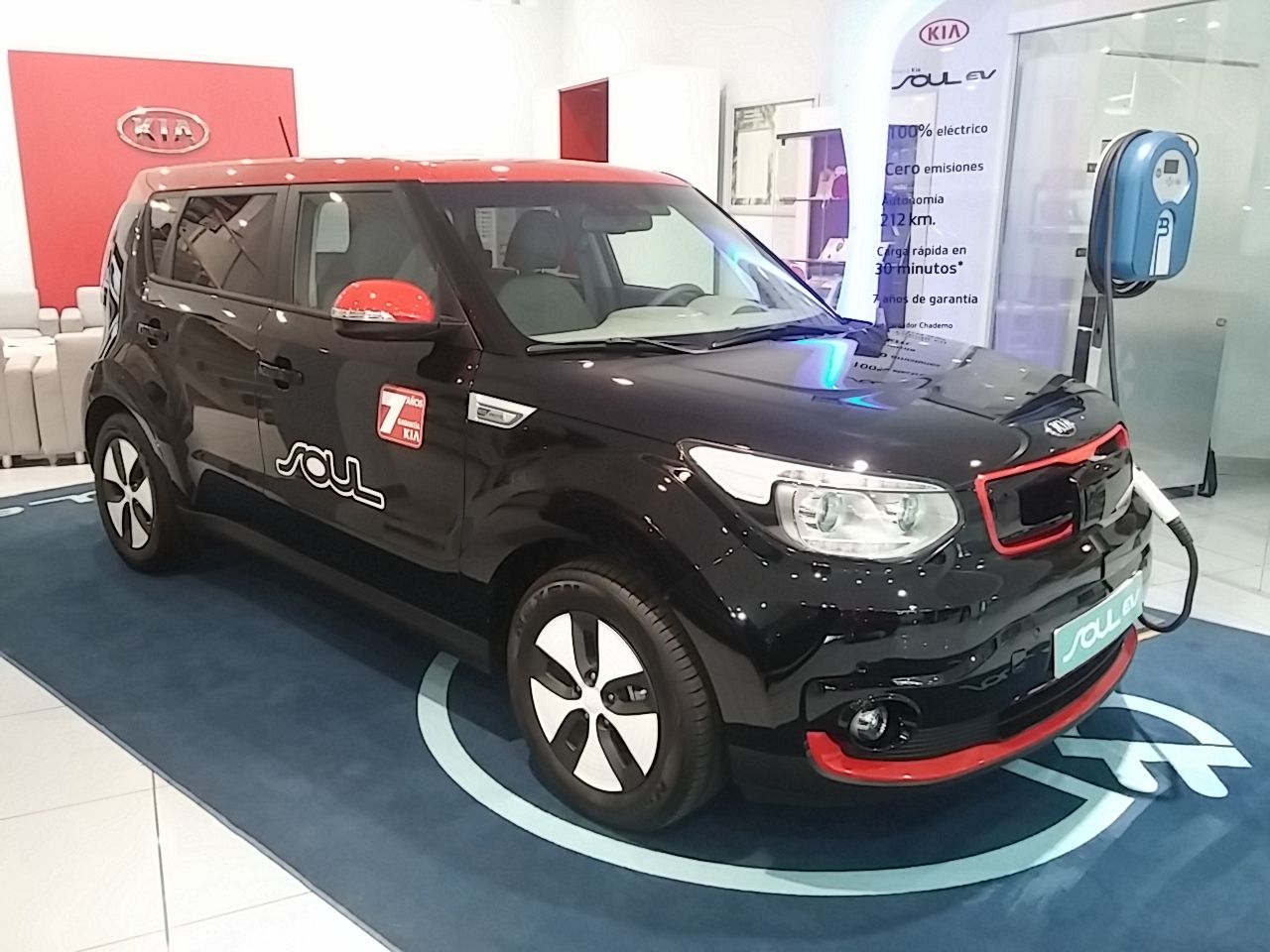 Ahora puedes llevarte tu Soul EV por tan solo 220 € al mes*. Consulta esta oferta en nuestro concesionario. Ahora puedes llevarte tu Soul EV por tan solo 220 € al mes*. Consulta esta oferta en nuestro concesionario.