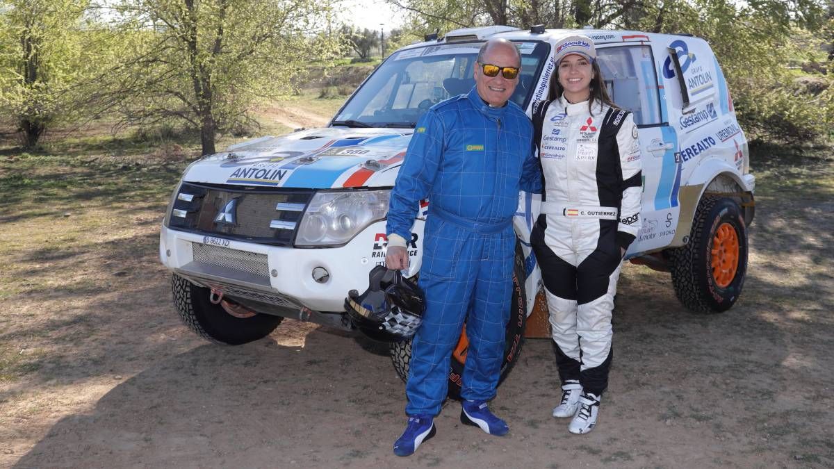 Paseando a la 'princesa del desierto' con su Mitsubishi Paseando a la 'princesa del desierto' con su Mitsubishi