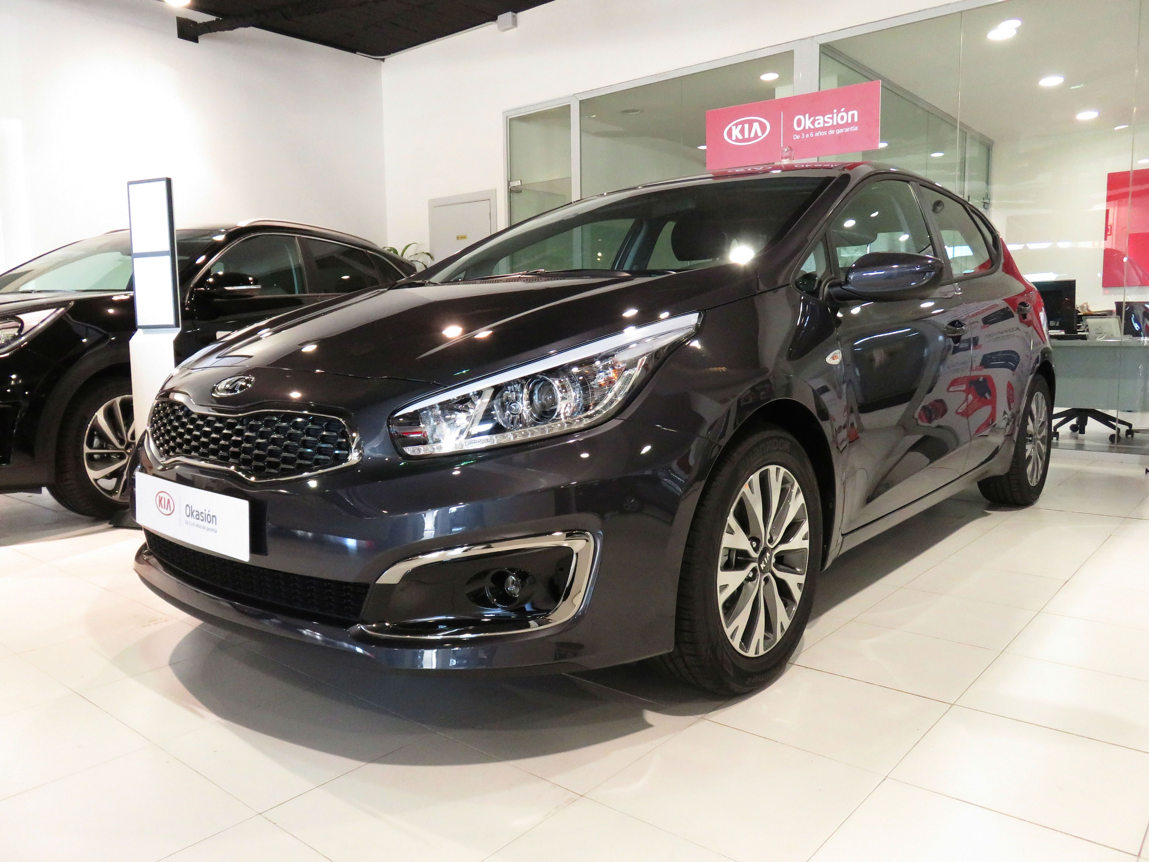 Kia Cee'd 1.0 T-GDI 120CV Drive por 12.990€* Kia Cee'd 1.0 T-GDI 120CV Drive por 12.990€*