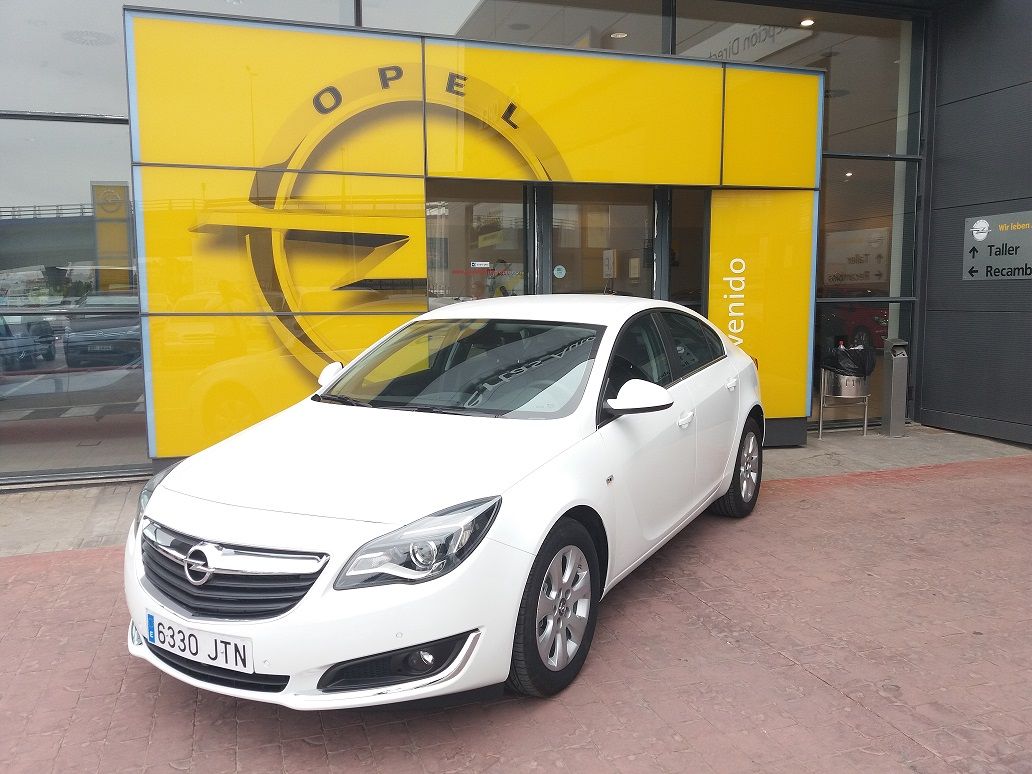 Opel Insignia 5p Selective 1.6 CDTI 120CV. Opel Insignia 5p Selective 1.6 CDTI 120CV.