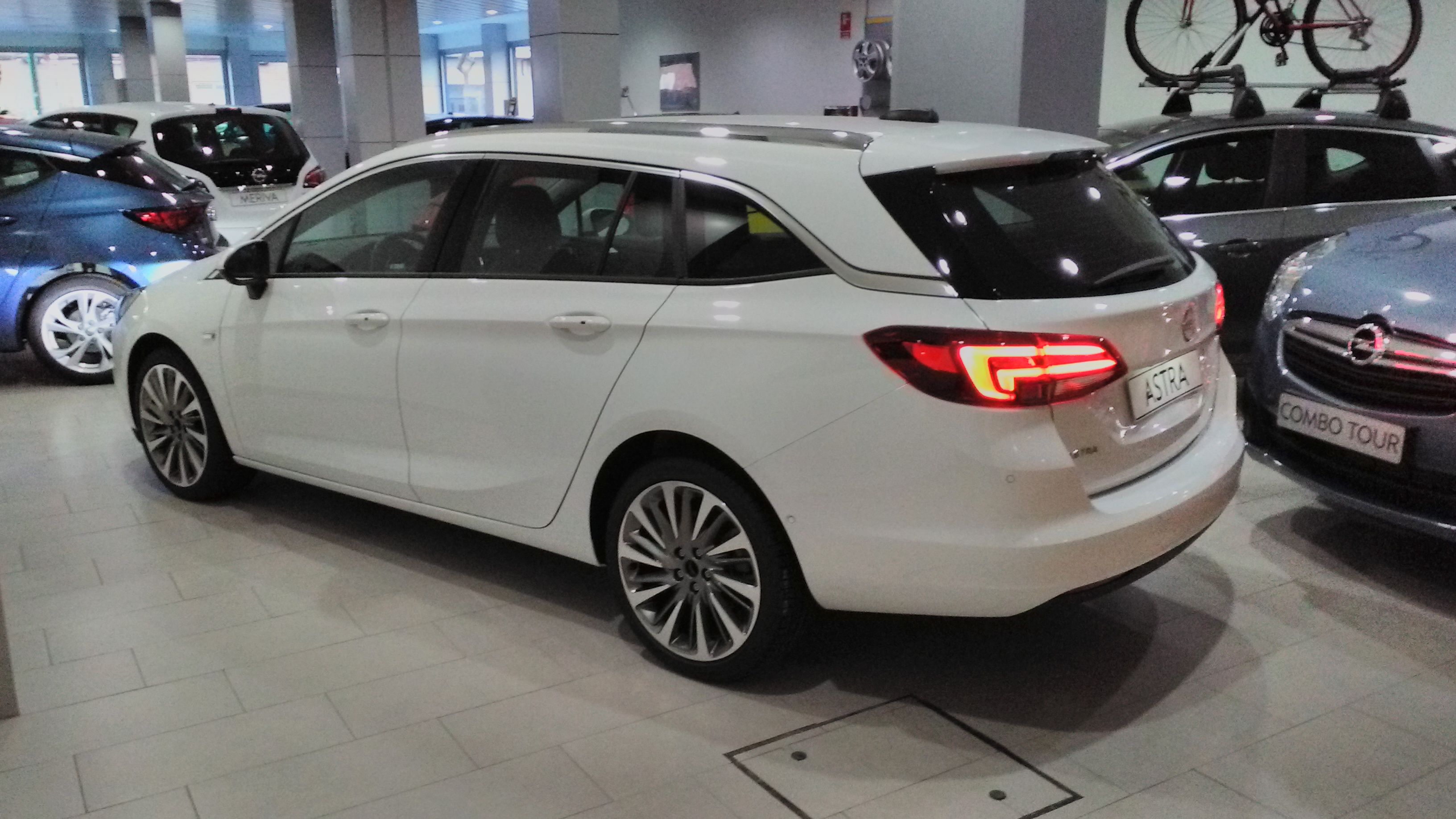 OPEL ASTRA SPORT TOURER EXCELLENCE 1.6CDTI 136CV S/S NUEVO A MATRICULAR DESDE 19.350€. OPEL ASTRA SPORT TOURER EXCELLENCE 1.6CDTI 136CV S/S NUEVO A MATRICULAR DESDE 19.350€.