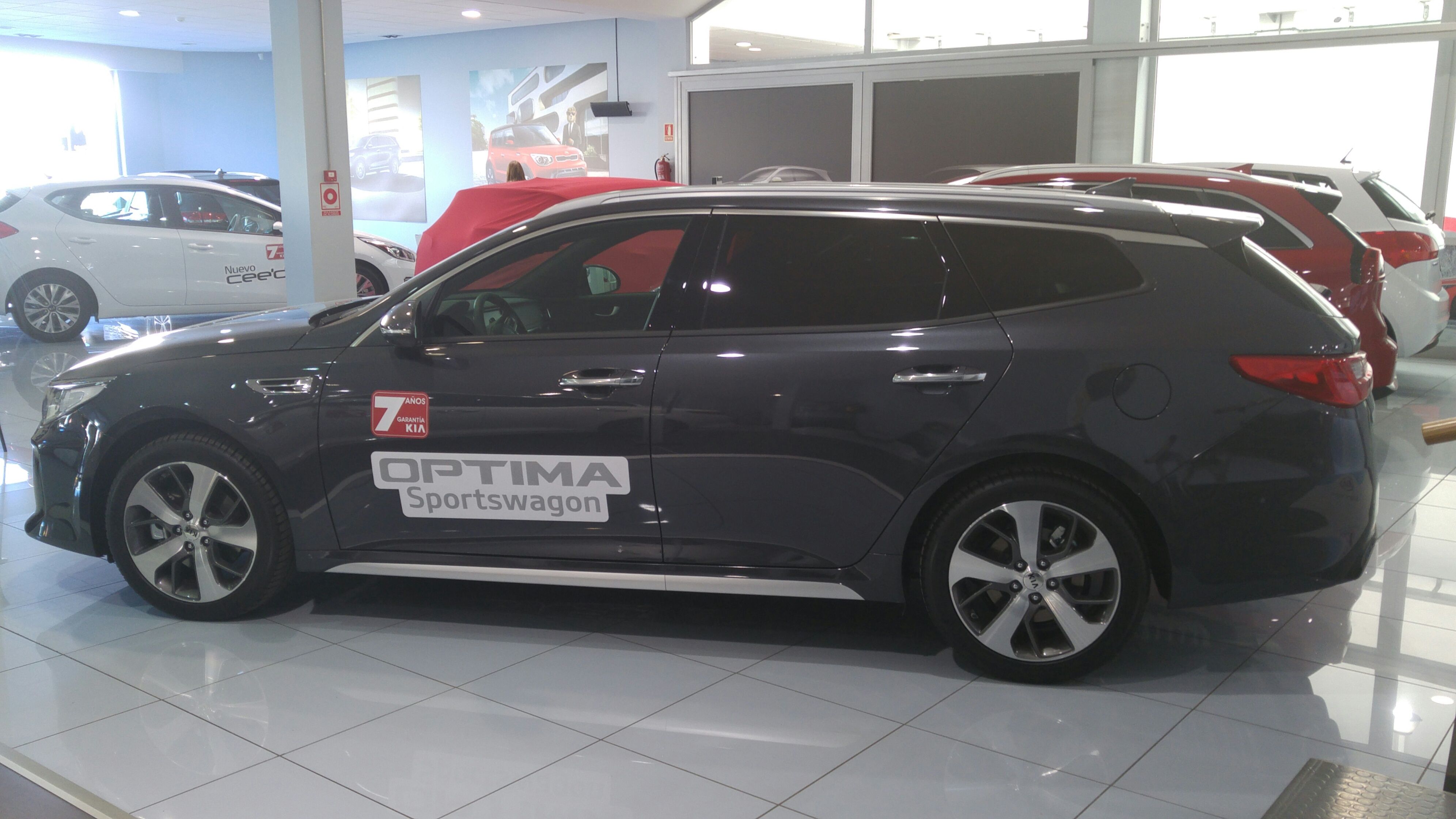 Kia Optima SW - Ahora la gama Optima en versión Sedan o SportWagon. Mas espacio, más confort, menos precio. Kia Optima SW - Ahora la gama Optima en versión Sedan o SportWagon. Mas espacio, más confort, menos precio.